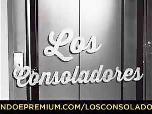 LOS CONSOLADORES - red-hot honeys teach lovemaking with executive